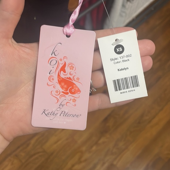 Brand new scrubs - Picture 3 of 3